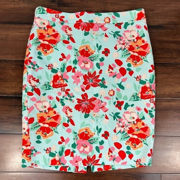 J. Crew Dresses & Skirts - J. Crew Floral Print Pencil Skirt - Size 2